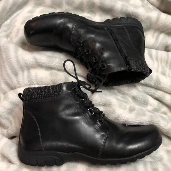 Propet Leather Delaney Lace Up Ankle Boot with Inside Zip - Picture 2 of 6